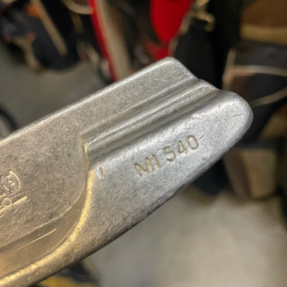 Macgregor Response mi 540 putter in right hand , steel shaft 35 length 
Used